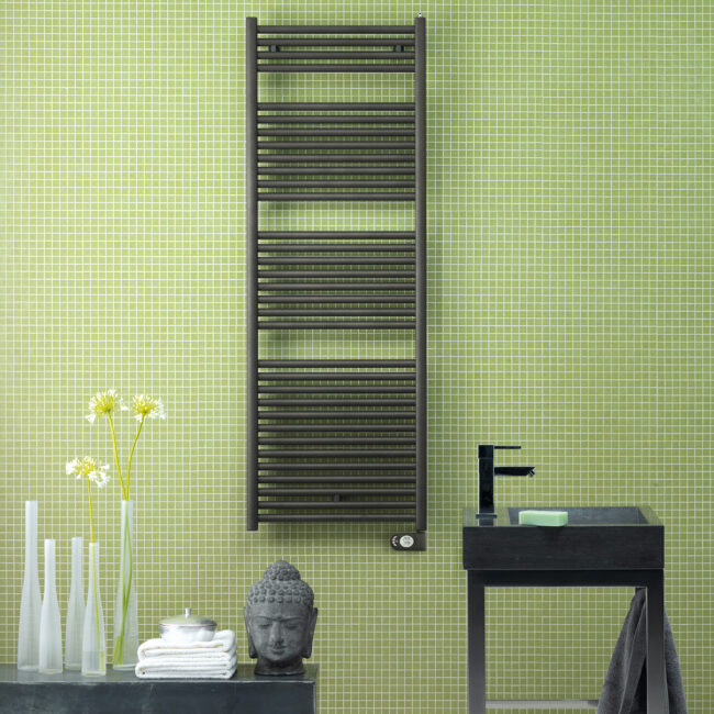 Zehnder_RAD_Toga-EL-Musa_radiator_BlackMatt_GreenWall